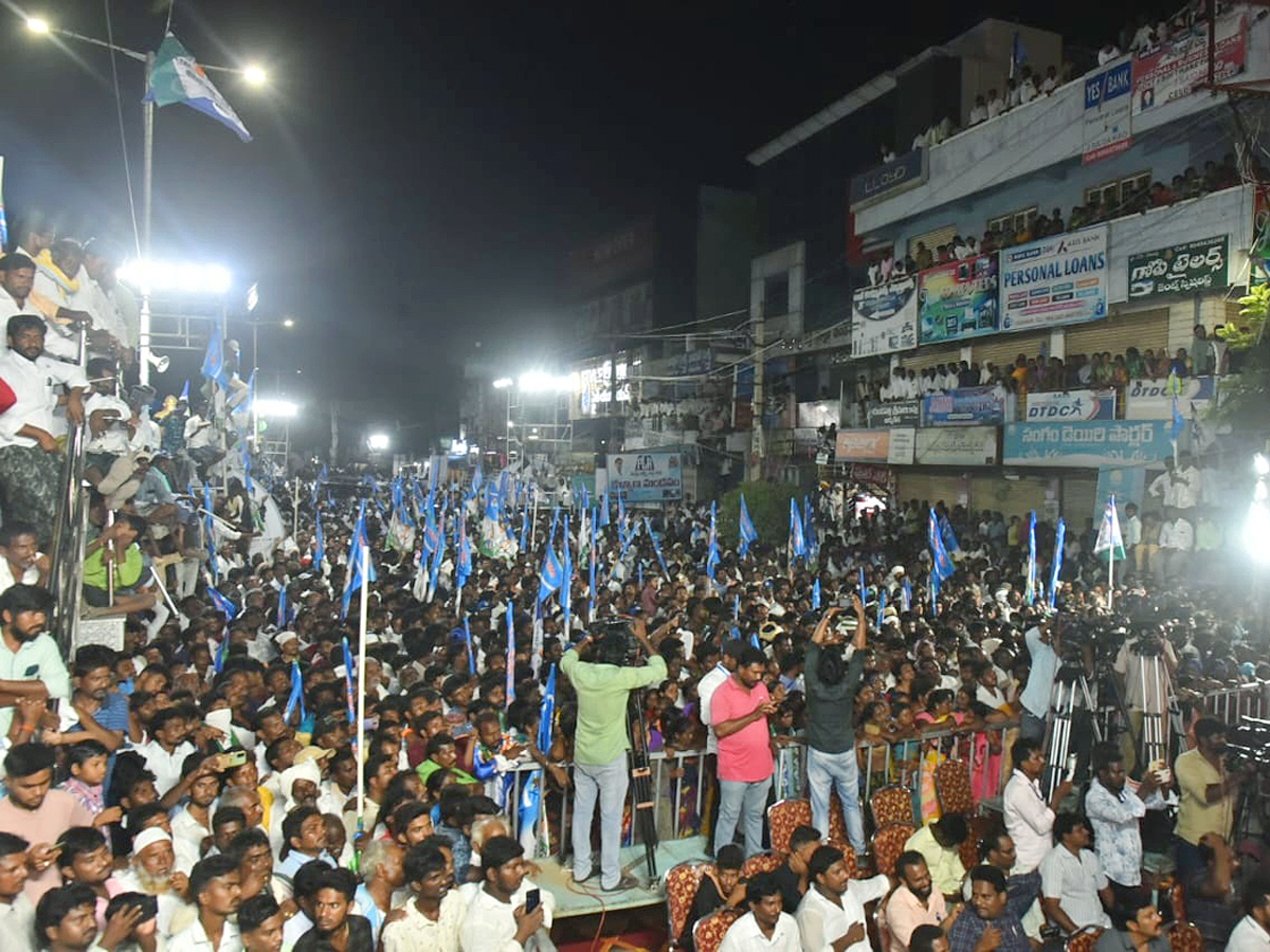 YSRCP Samajika Sadhikara Bus Yatra Photos - Sakshi28