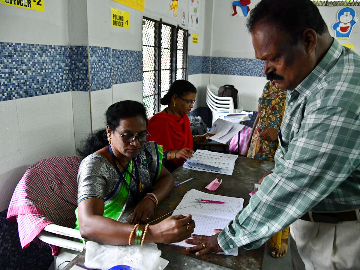 Voting Telangana Assembly Elections 2023 Pics - Sakshi13