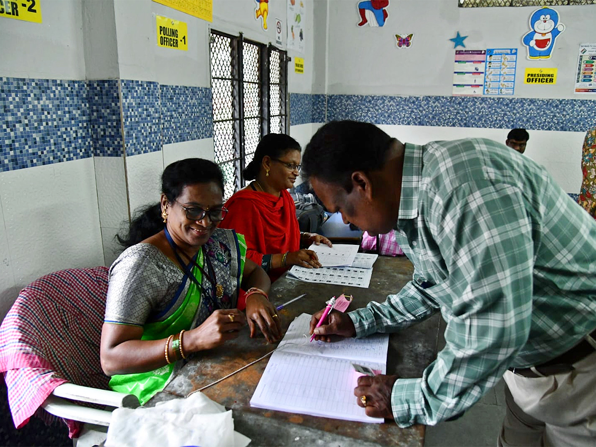 Voting Telangana Assembly Elections 2023 Pics - Sakshi14