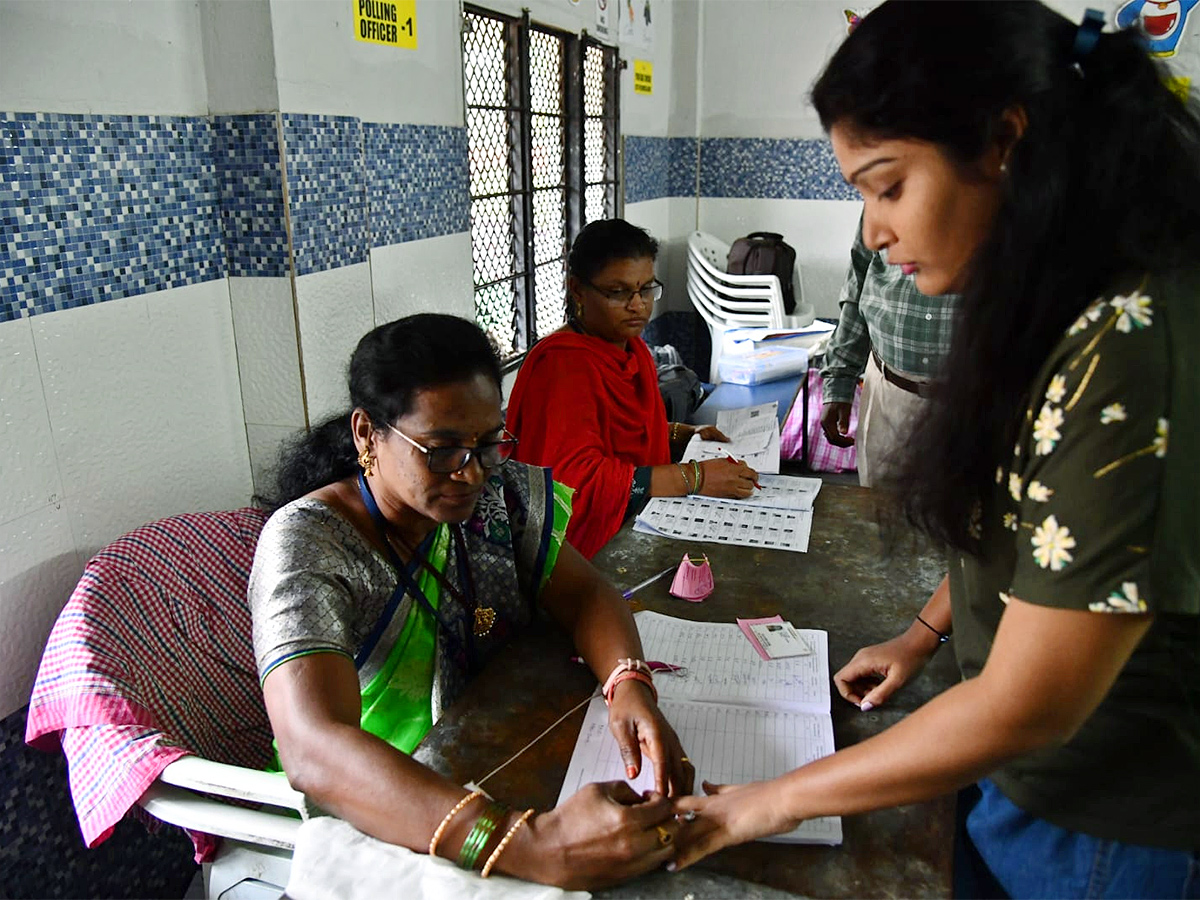 Voting Telangana Assembly Elections 2023 Pics - Sakshi15