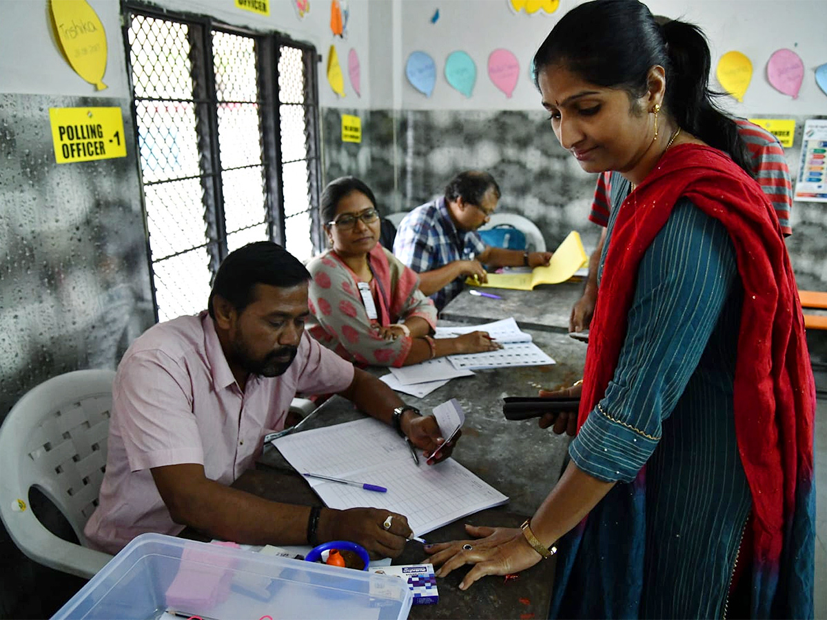 Voting Telangana Assembly Elections 2023 Pics - Sakshi16