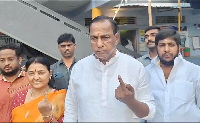 Cine Stars And Celebrities Cast Their Votes In TS Assembly Elections - Sakshi18