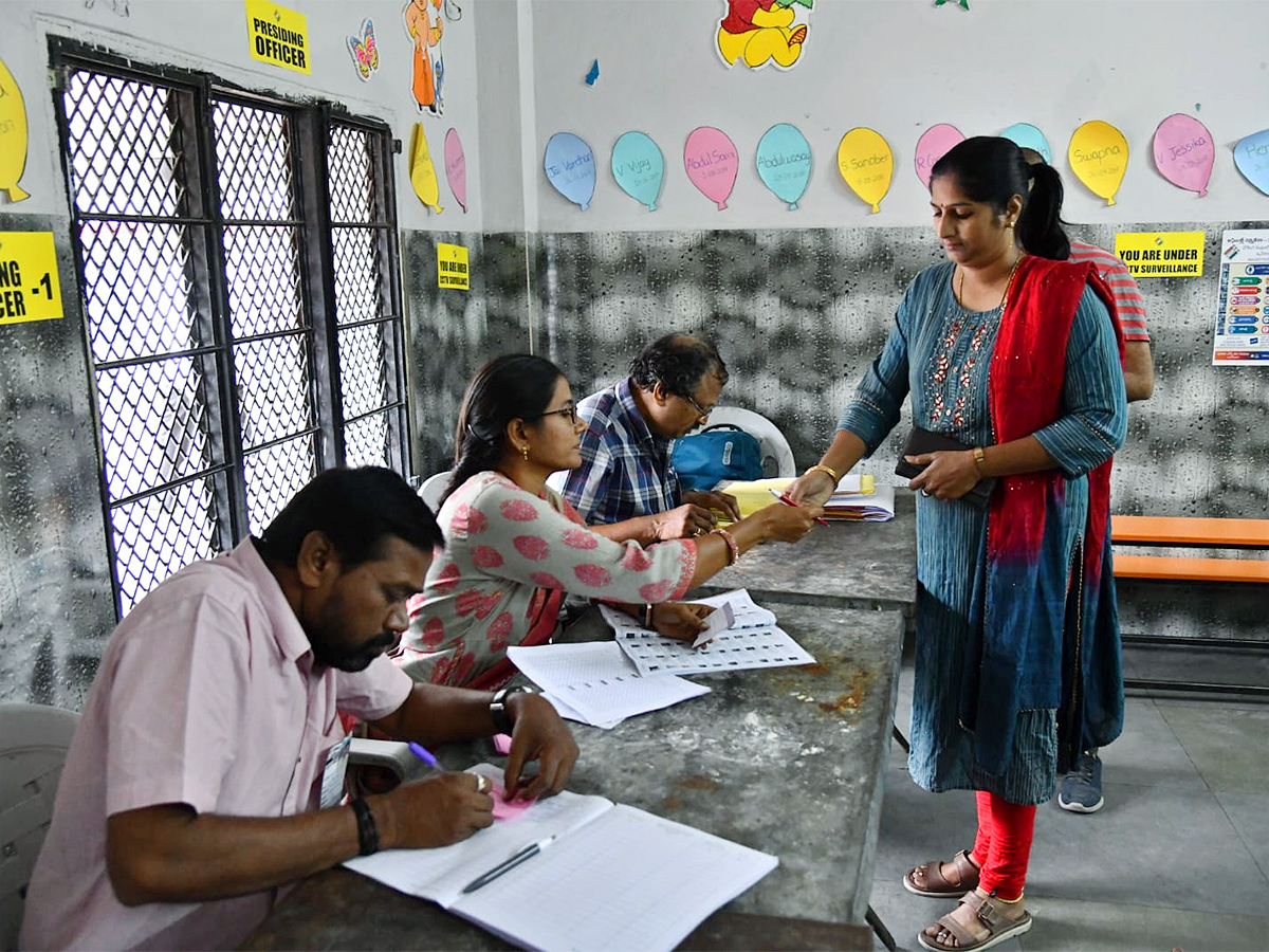 Voting Telangana Assembly Elections 2023 Pics - Sakshi17