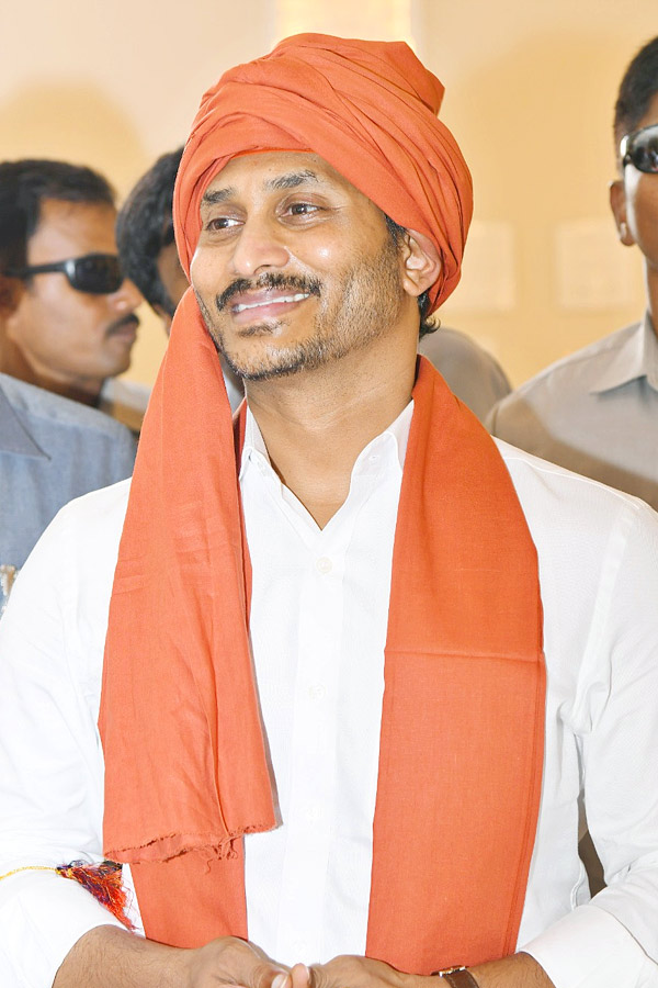 CM YS Jagan Participated in Prayer at Ameen Peer Dargah in Kadapa Photos - Sakshi2