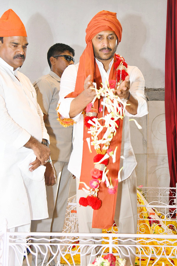 CM YS Jagan Participated in Prayer at Ameen Peer Dargah in Kadapa Photos - Sakshi14