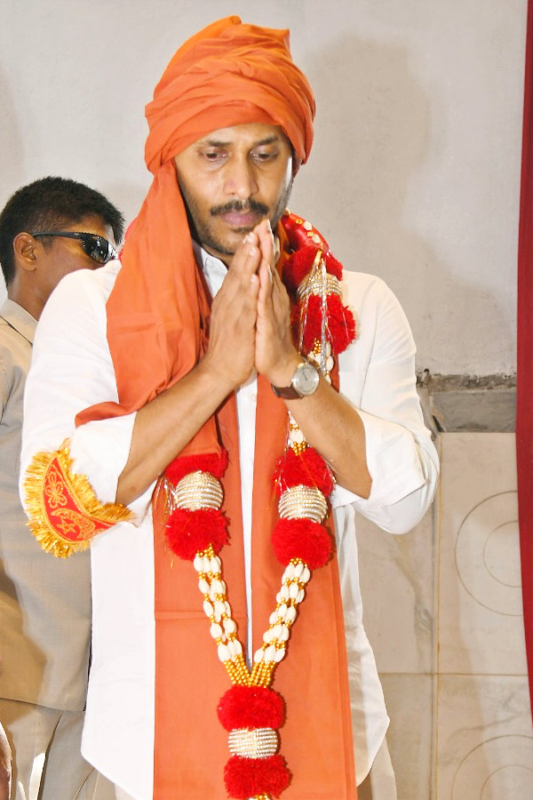 CM YS Jagan Participated in Prayer at Ameen Peer Dargah in Kadapa Photos - Sakshi15