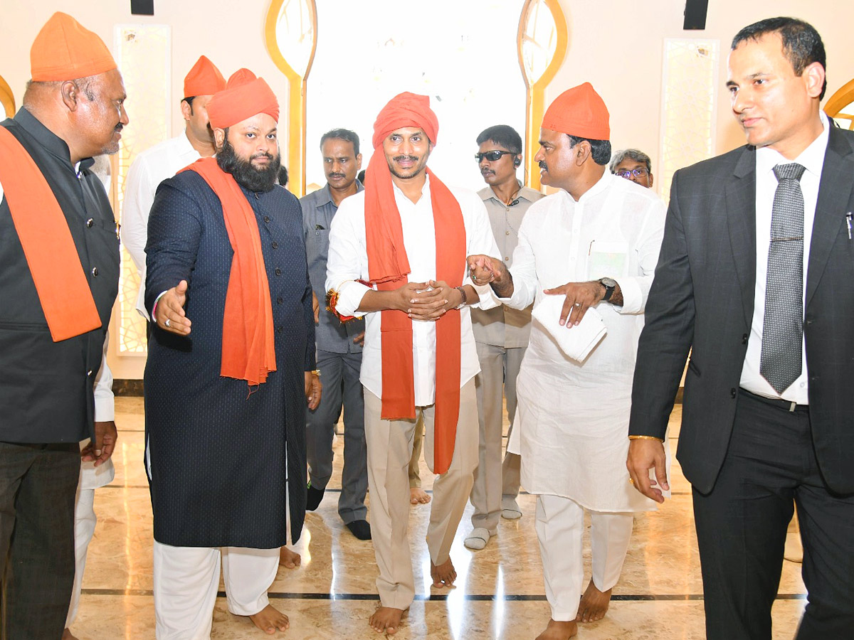 CM YS Jagan Participated in Prayer at Ameen Peer Dargah in Kadapa Photos - Sakshi16