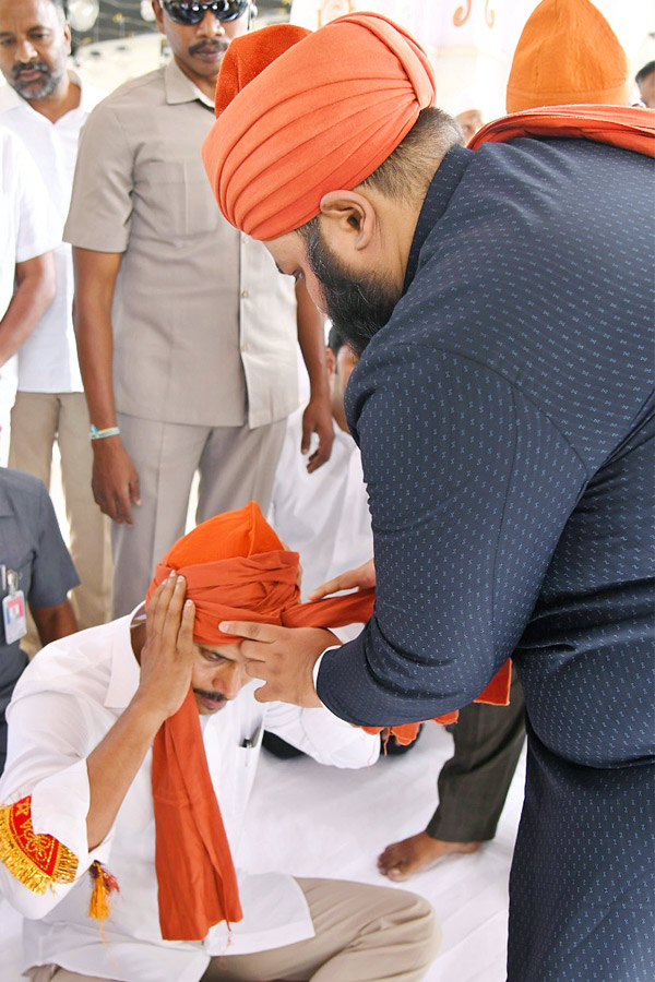 CM YS Jagan Participated in Prayer at Ameen Peer Dargah in Kadapa Photos - Sakshi7