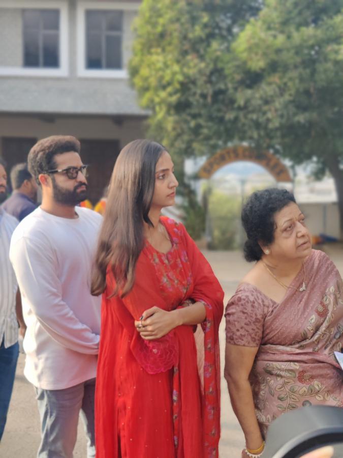 Celebrities Cast Their Votes In Telangana Assembly Elections Photos - Sakshi13