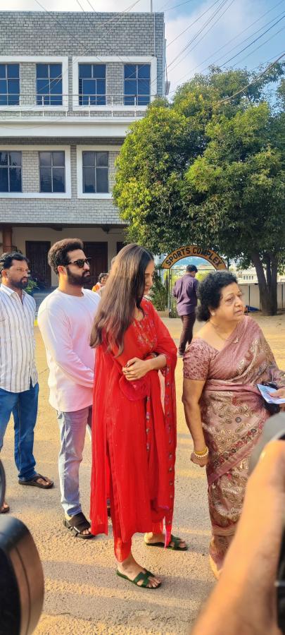 Celebrities Cast Their Votes In Telangana Assembly Elections Photos - Sakshi20