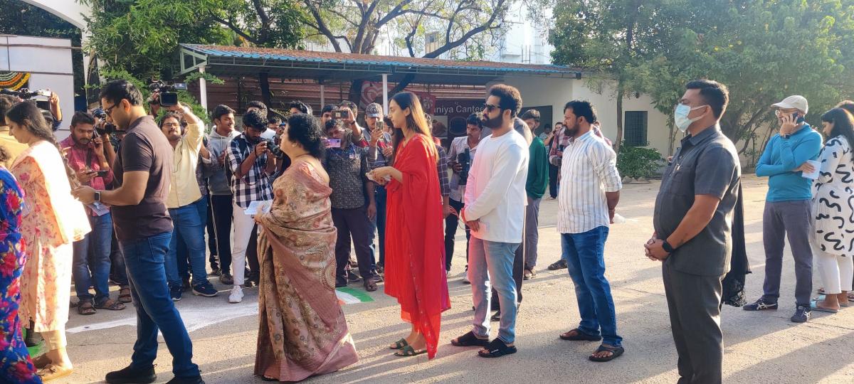 Celebrities Cast Their Votes In Telangana Assembly Elections Photos - Sakshi21