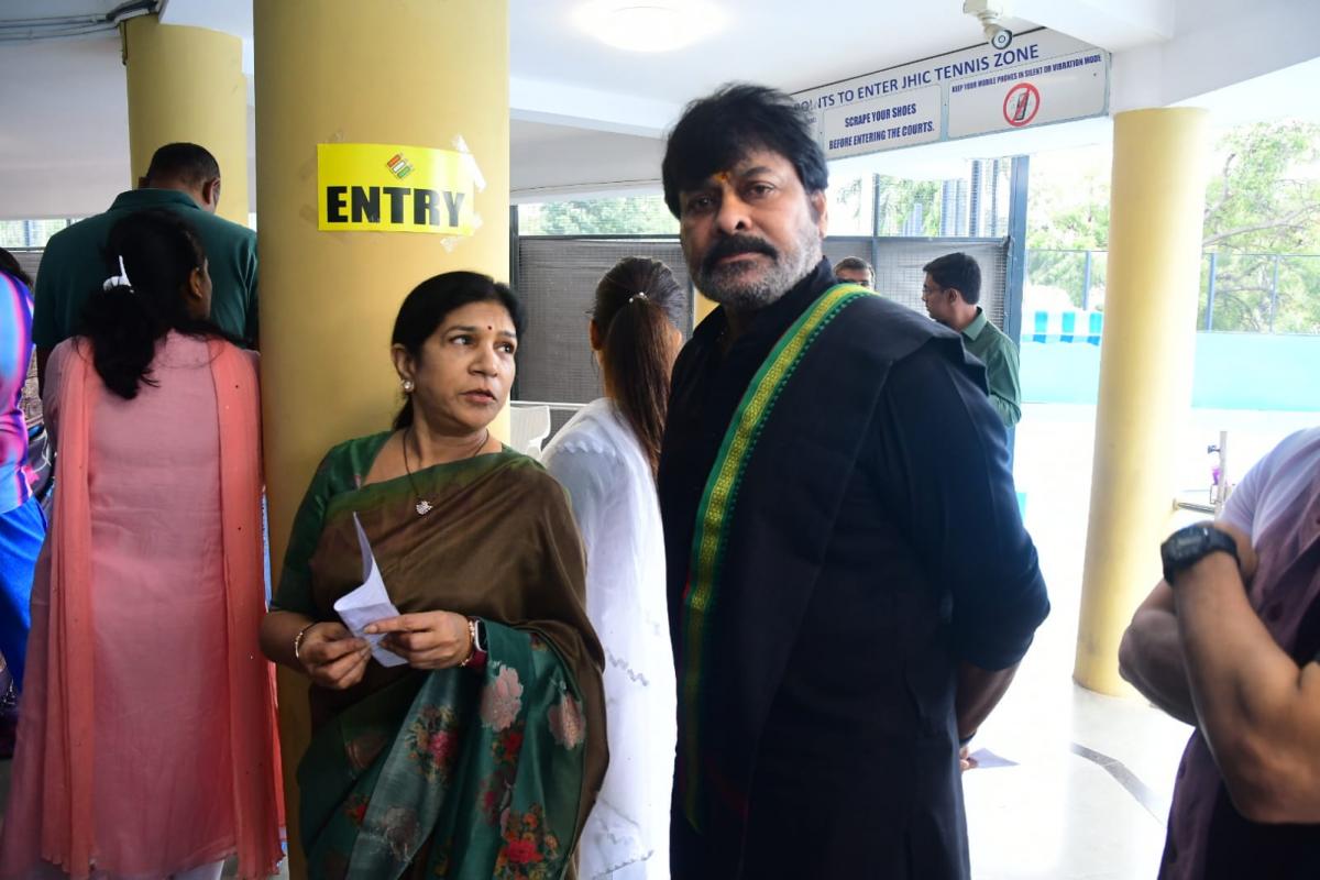 Celebrities Cast Their Votes In Telangana Assembly Elections Photos - Sakshi6