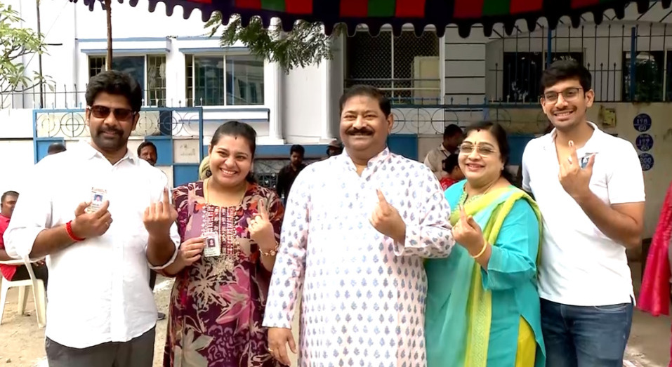 Celebrities Cast Their Votes In Telangana Assembly Elections Photos - Sakshi24