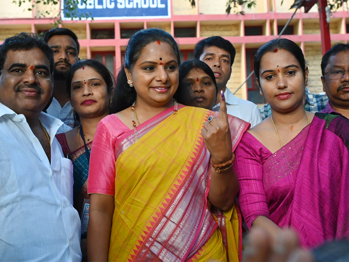 Cine Stars And Celebrities Cast Their Votes In TS Assembly Elections - Sakshi4