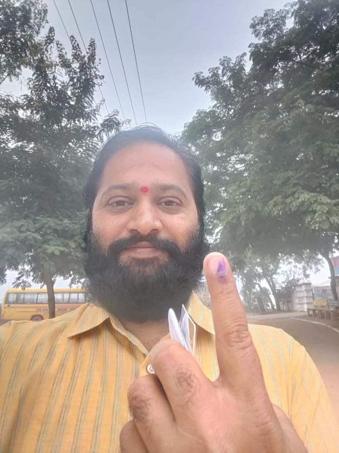 Telanagana Elections 2023: Voters Sakshi Selfie Mania - Sakshi7