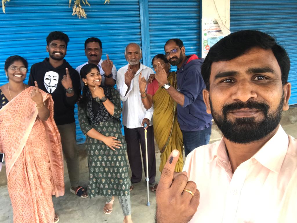 Telangana Assembly Elections 2023: Sakshi Selfie Mania - Sakshi31