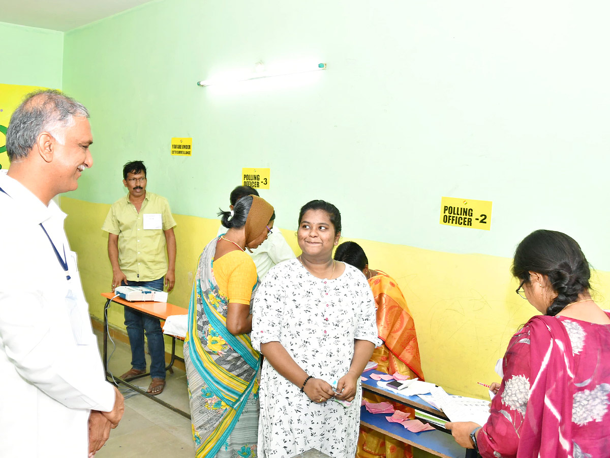 Political Leaders and Officials Cast Their Votes in Telangana Photos - Sakshi11