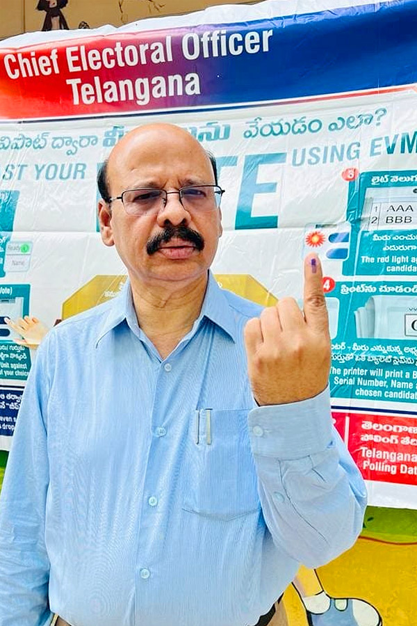 Political Leaders and Officials Cast Their Votes in Telangana Photos - Sakshi17