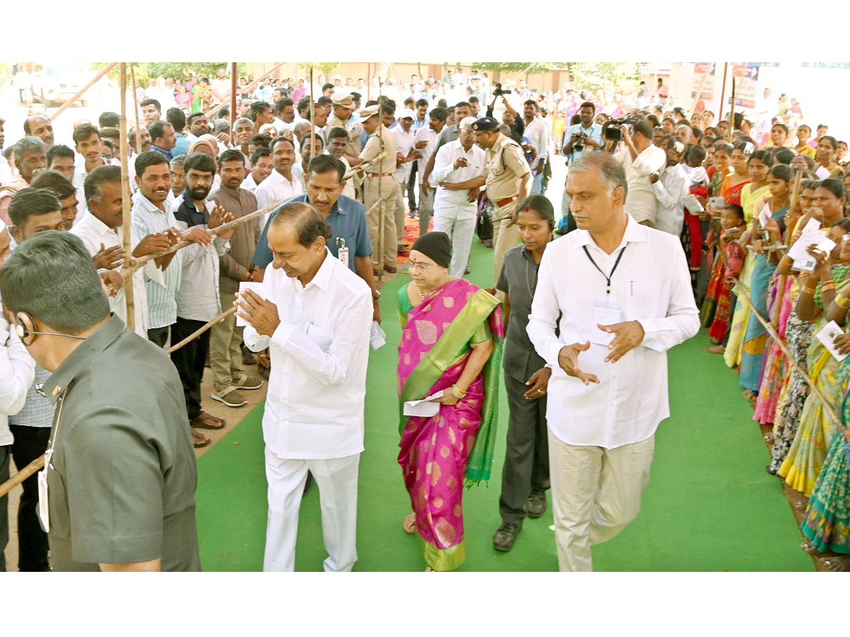 Political Leaders and Officials Cast Their Votes in Telangana Photos - Sakshi24