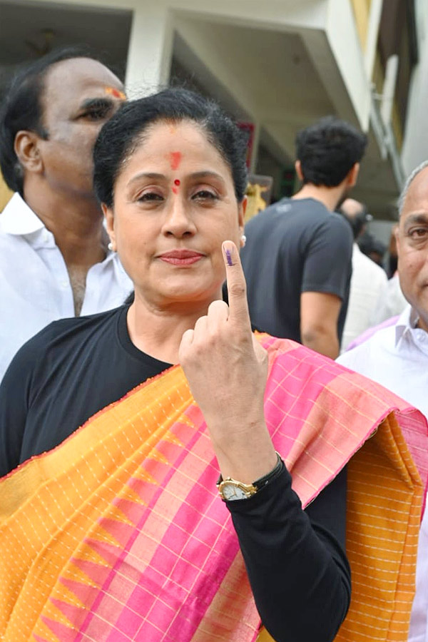 Political Leaders and Officials Cast Their Votes in Telangana Photos - Sakshi4