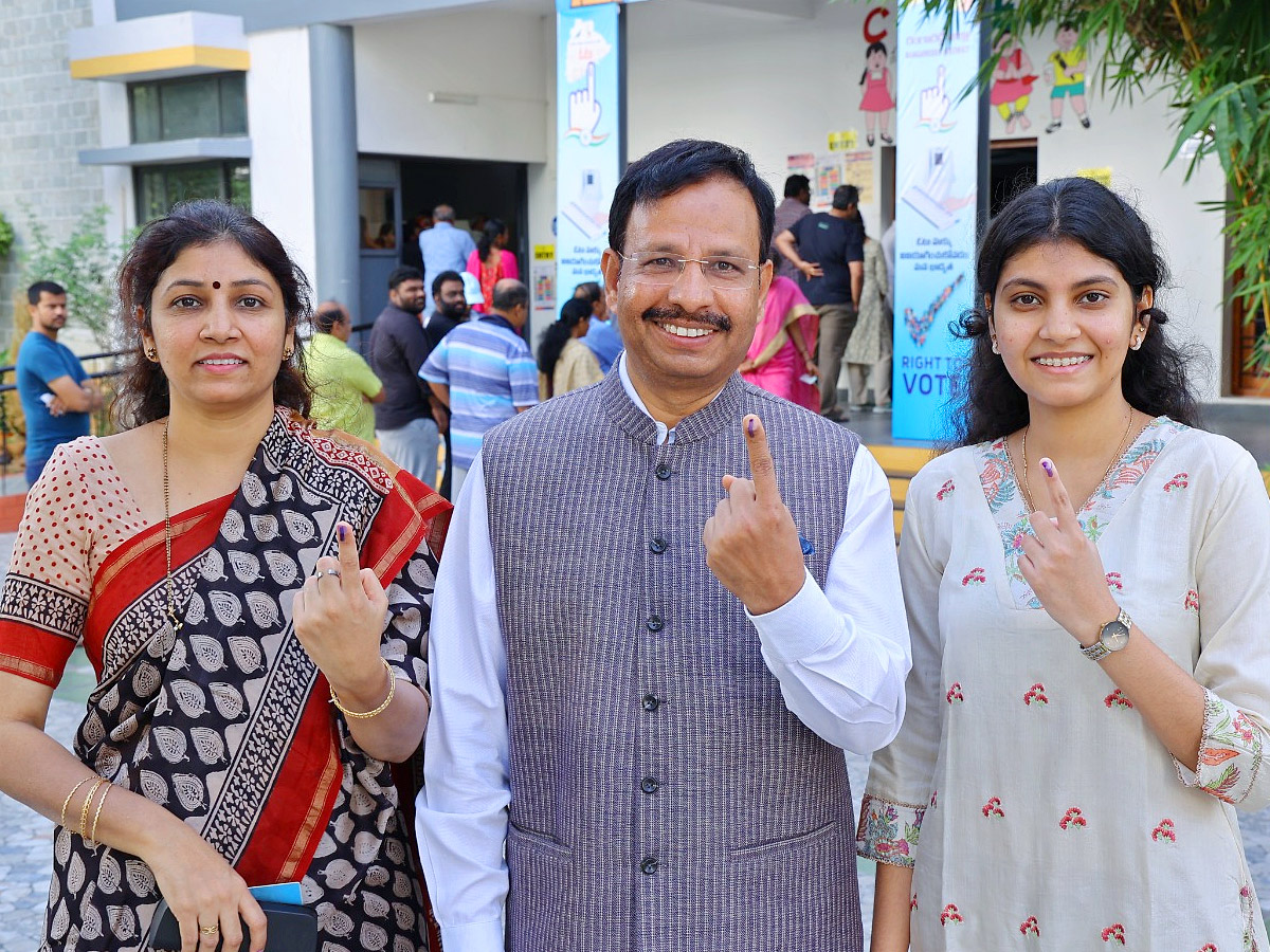 Political Leaders and Officials Cast Their Votes in Telangana Photos - Sakshi6