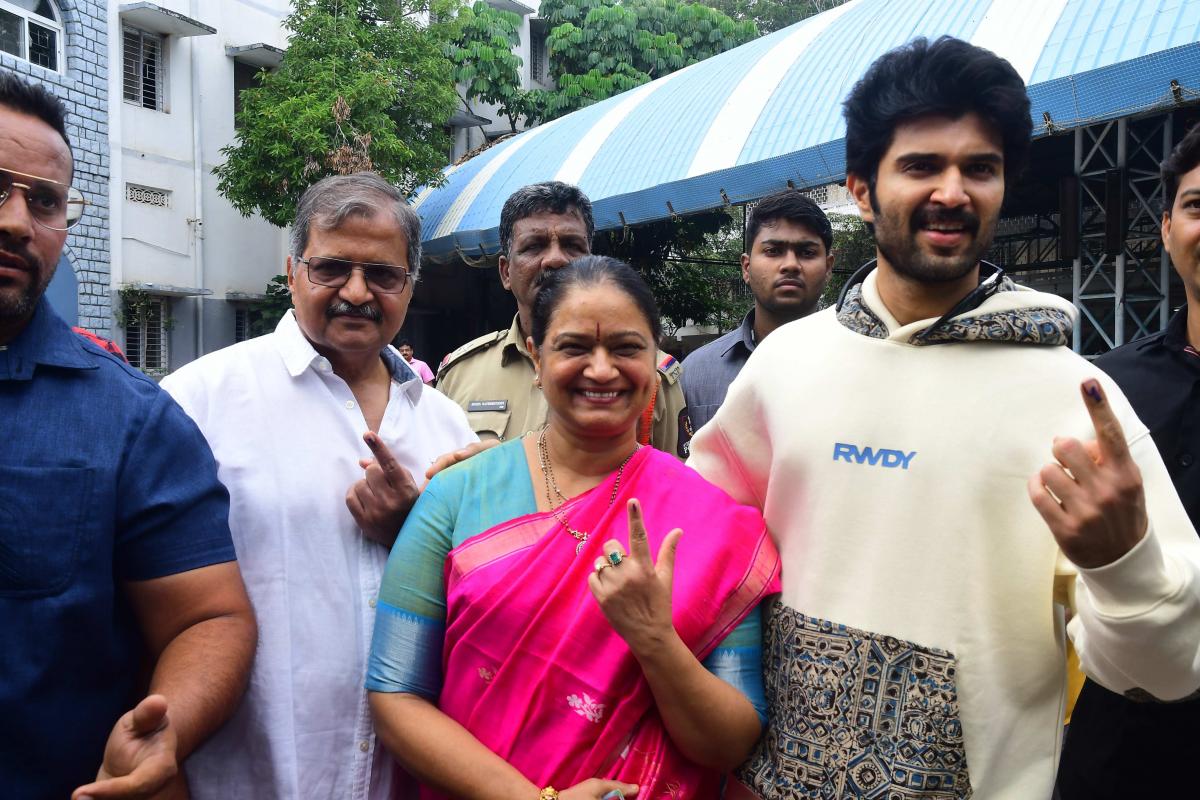 Celebrities Cast Their Votes In Telangana Assembly Elections Photos - Sakshi8