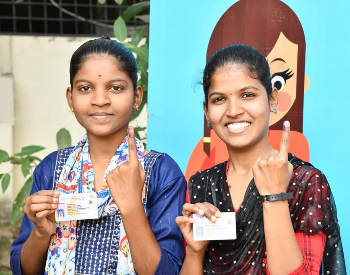 Youth Participated In Voting Enthusiastically In Telangana - Sakshi8