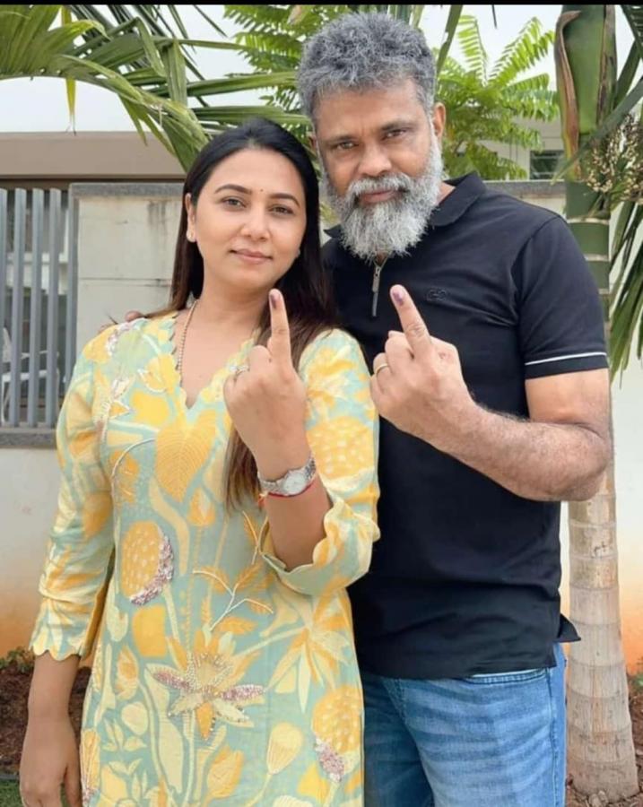 Celebrities Cast Their Votes In Telangana Assembly Elections Photos - Sakshi26