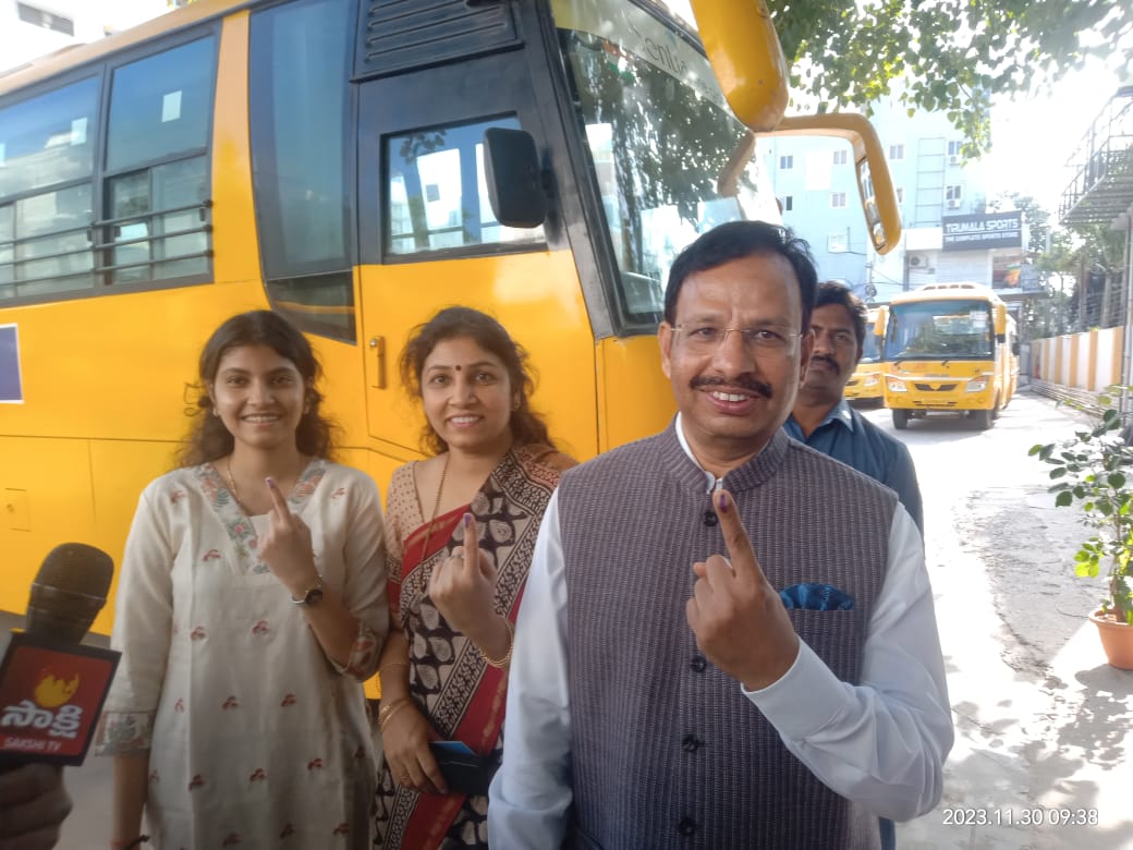 Cine Stars And Celebrities Cast Their Votes In TS Assembly Elections - Sakshi31