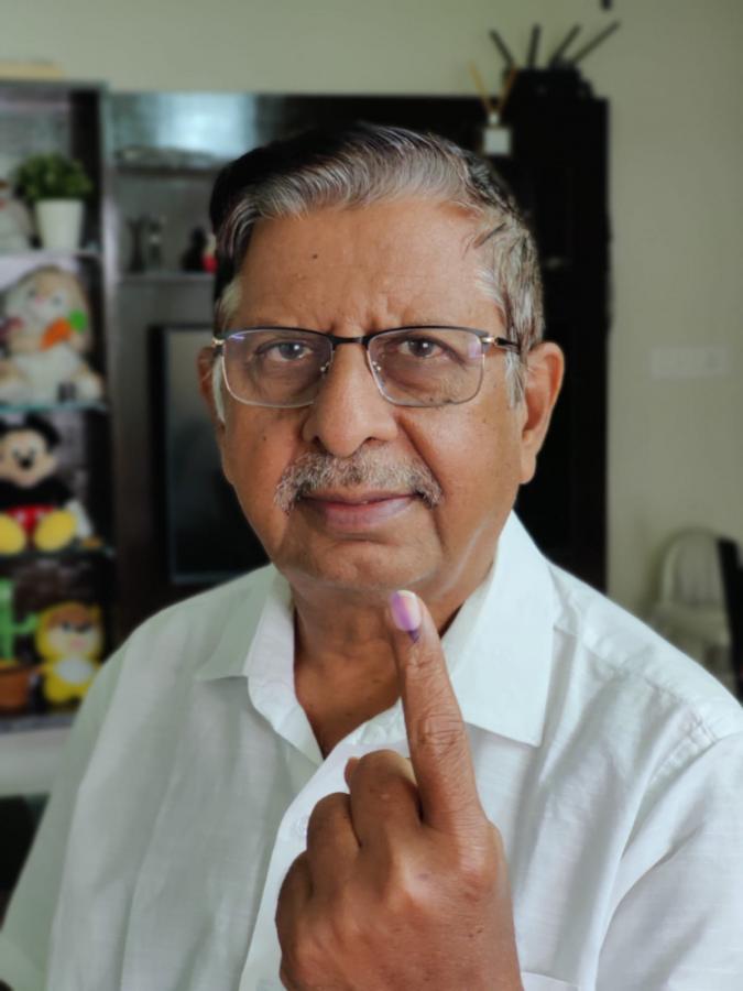 Cine Stars And Celebrities Cast Their Votes In TS Assembly Elections - Sakshi26