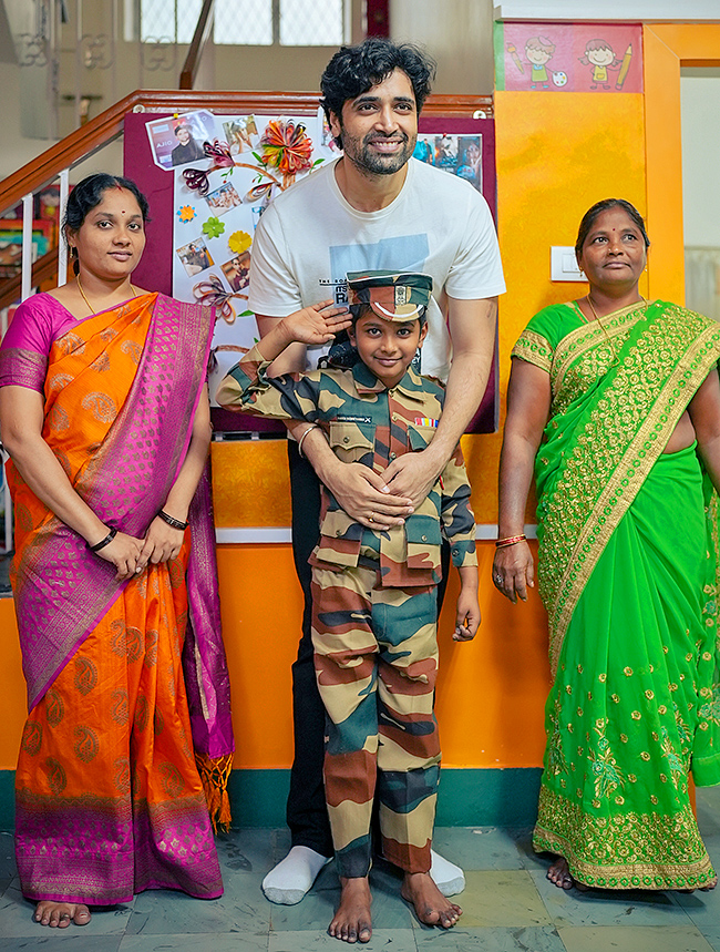 Adivi Sesh Meets Children Fighting Cancer At St Jude India Childcare Centre - Sakshi11