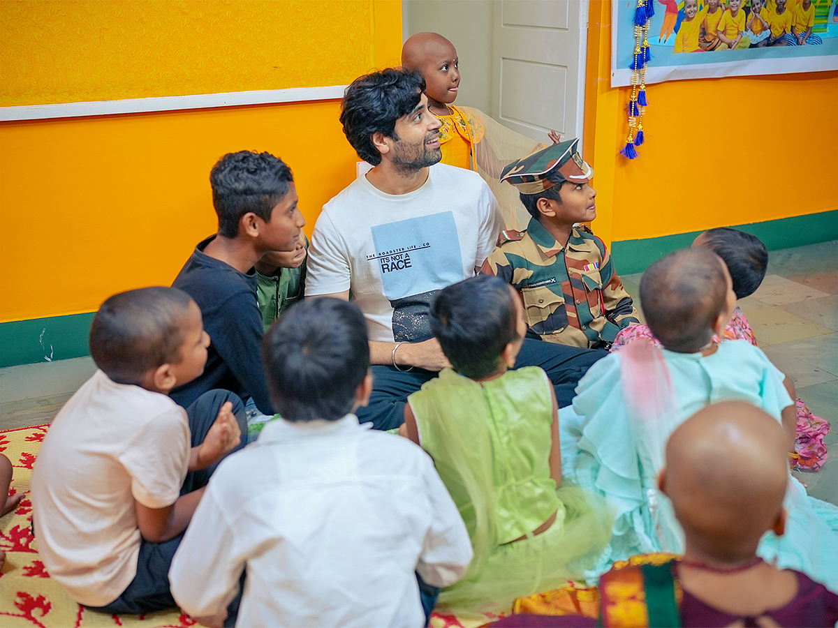 Adivi Sesh Meets Children Fighting Cancer At St Jude India Childcare Centre - Sakshi2