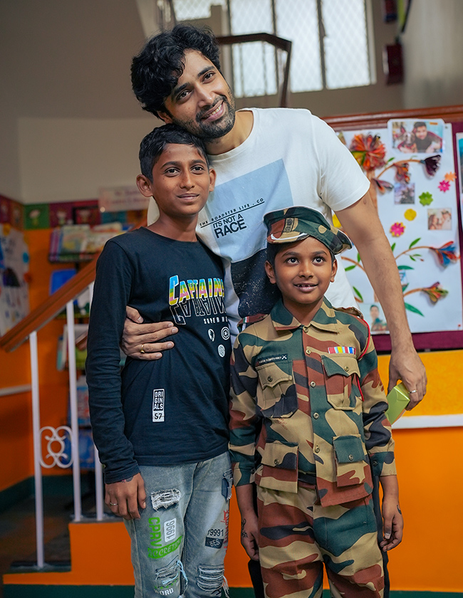 Adivi Sesh Meets Children Fighting Cancer At St Jude India Childcare Centre - Sakshi7