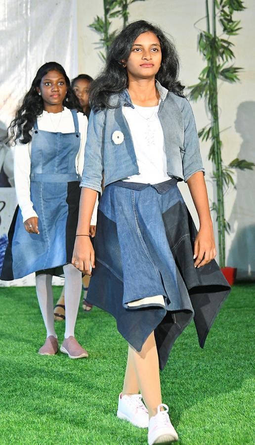 Ramp Walk in college students - Sakshi4