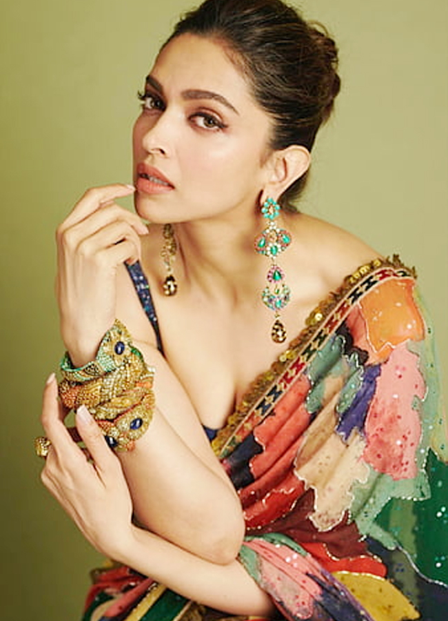 Deepika Padukone Sets Internet On Fire With Sizzling Poses - Sakshi4