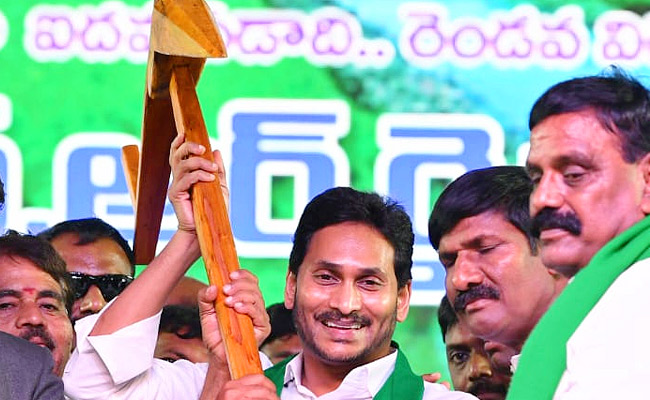 CM Jagan Releases YSR Rythu Bharosa Funds to Farmers at Puttaparthi Photos - Sakshi3