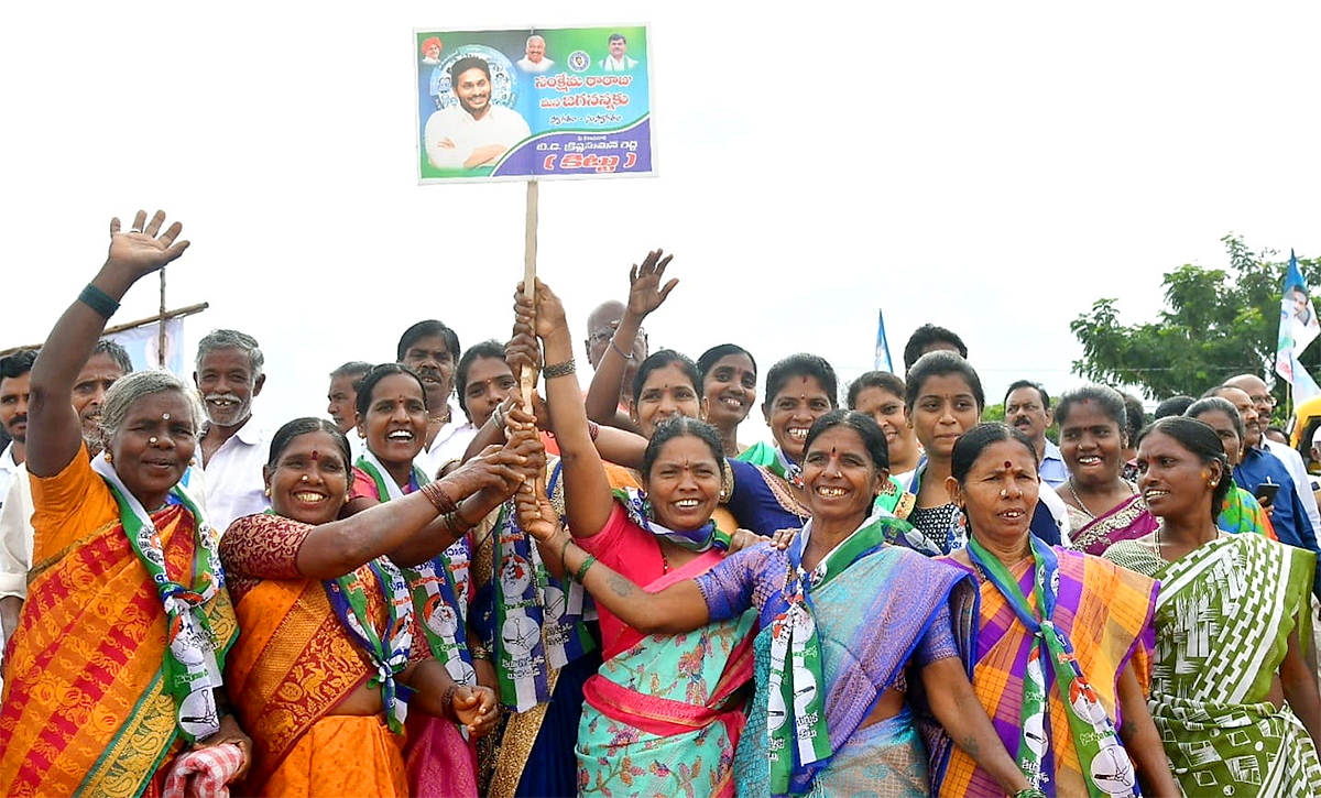 YSR Rythu Bharosa Program At Puttaparthi Photos - Sakshi15