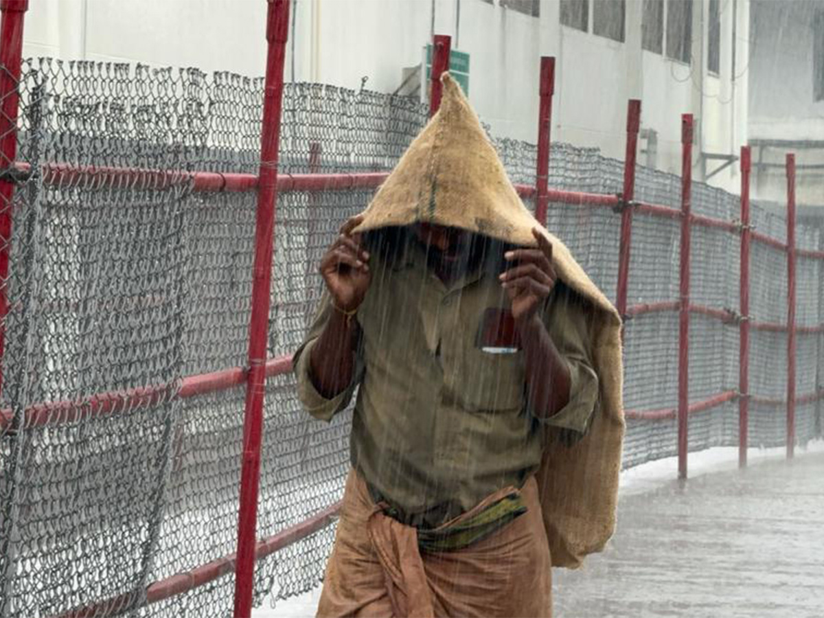 heavy rains rain in tirumala pics - Sakshi11