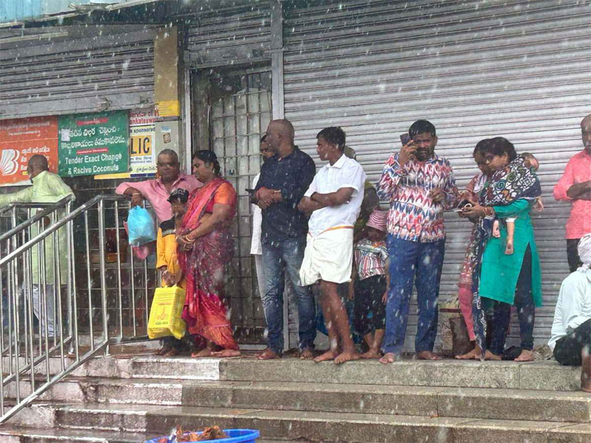 heavy rains rain in tirumala pics - Sakshi19