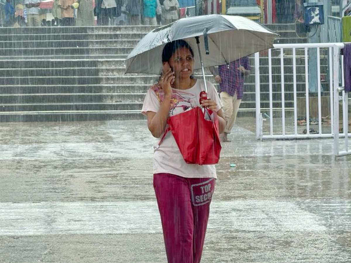 heavy rains rain in tirumala pics - Sakshi4