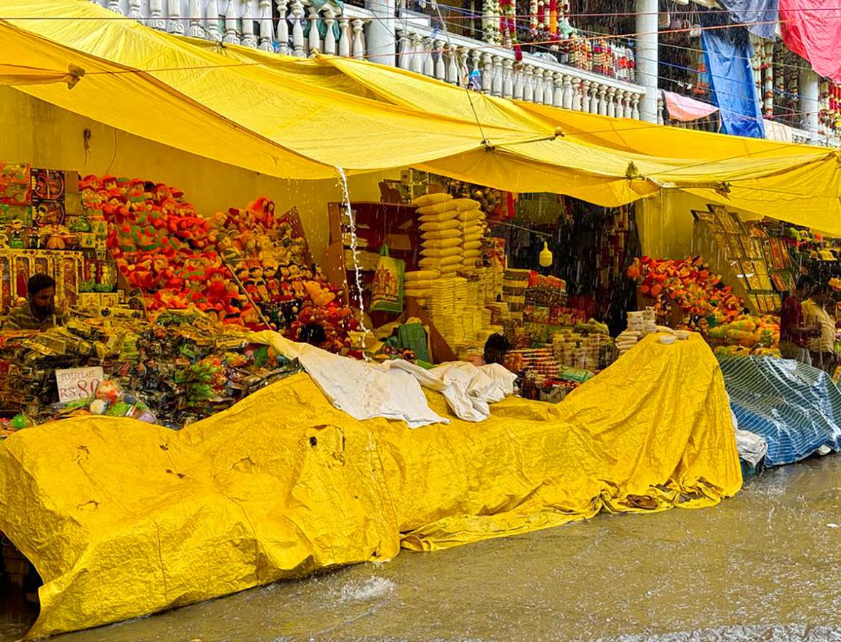 heavy rains rain in tirumala pics - Sakshi5