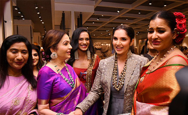 Nita Ambani launches first Swadesh handicrafts store in Hyderabad PHotos - Sakshi8