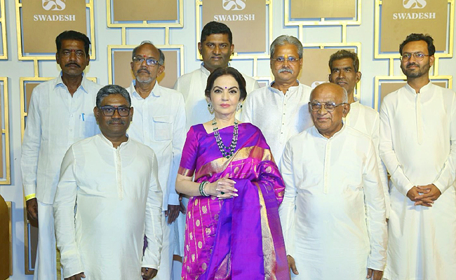 Nita Ambani launches first Swadesh handicrafts store in Hyderabad PHotos - Sakshi4