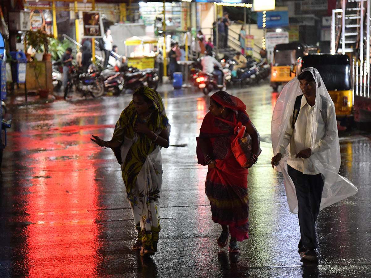 heavy rains rain in hyderabad - Sakshi1