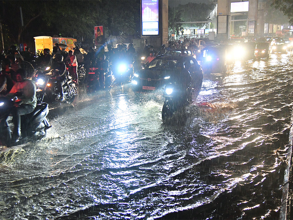 heavy rains rain in hyderabad - Sakshi2