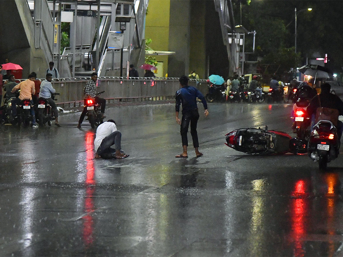 heavy rains rain in hyderabad - Sakshi10