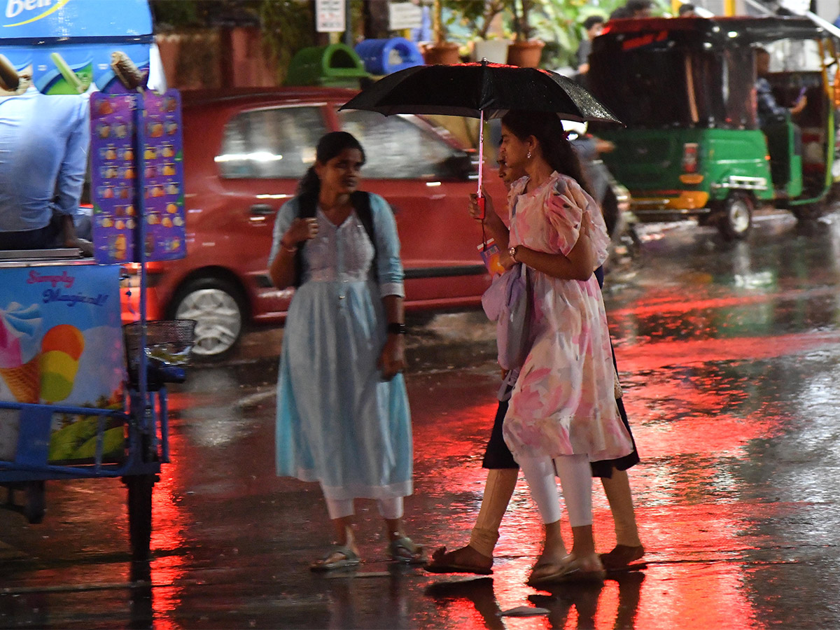 heavy rains rain in hyderabad - Sakshi3