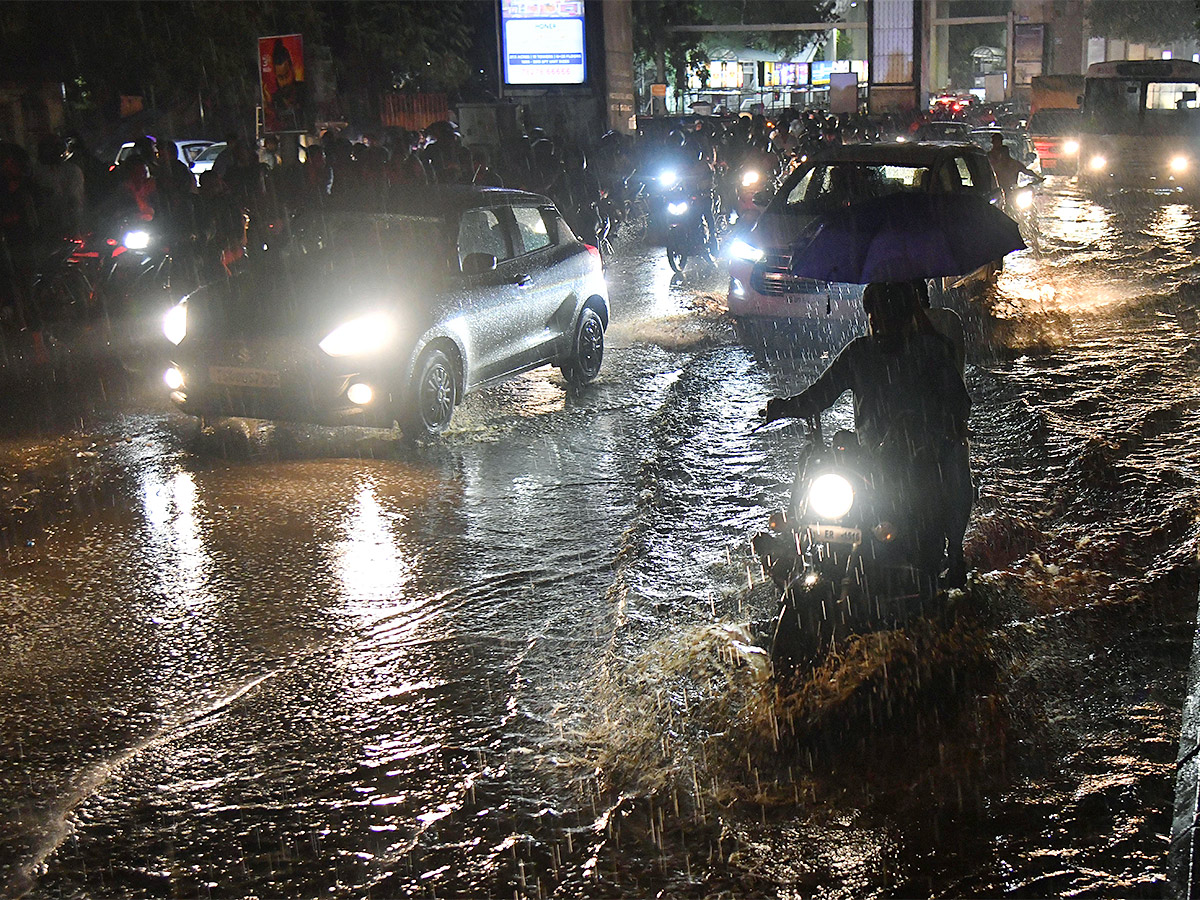 heavy rains rain in hyderabad - Sakshi4