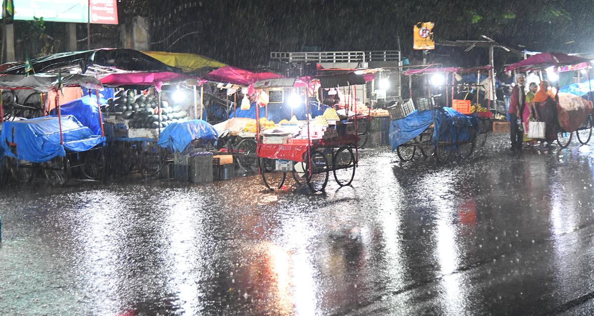 heavy rains rain in hyderabad - Sakshi5