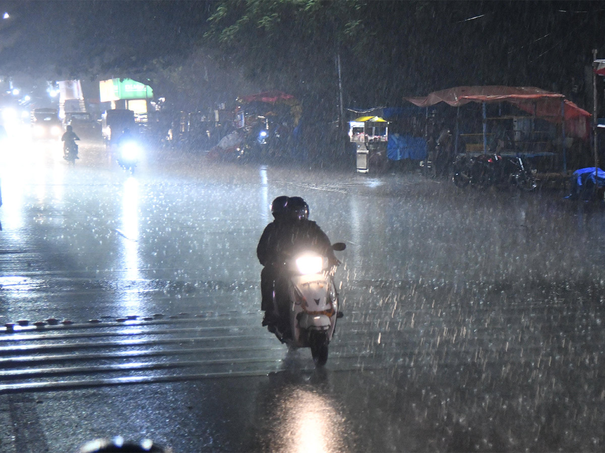 heavy rains rain in hyderabad - Sakshi8